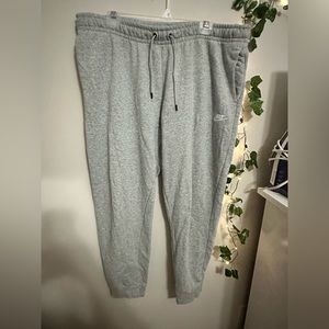 NIKE LOUNGE JOGGERS